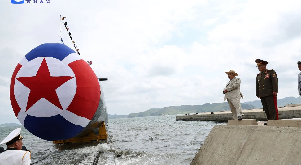 رونمایی کره شمالی از زیردریایی هسته‌ای جدید+ تصاویر