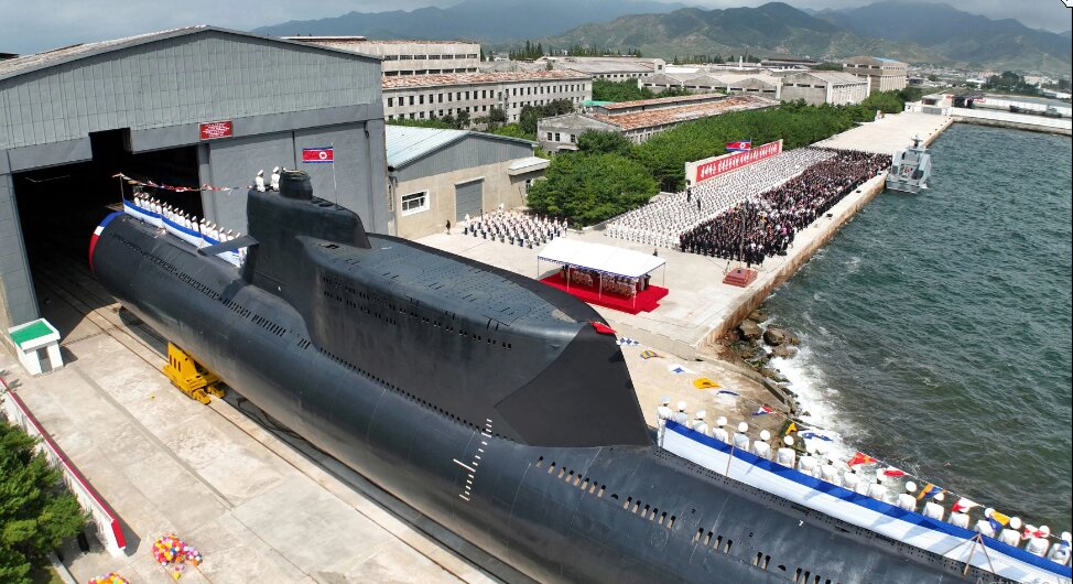 رونمایی کره شمالی از زیردریایی هسته‌ای جدید+ عکس