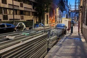 حمله به‌ سفارت ایران در پاریس / درب پشتی ساختمان در آتش سوخت
