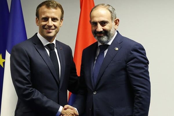 Macron ve Paşinyan, Güney Kafkasya'daki durumu telefonda görüştü