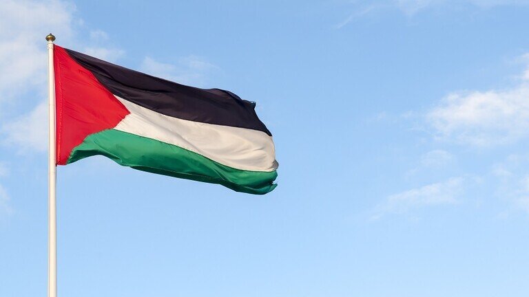 حضور پرچم غزه در مراسم محفل قرآنی مشت محکمی بر دهان اسراییل است