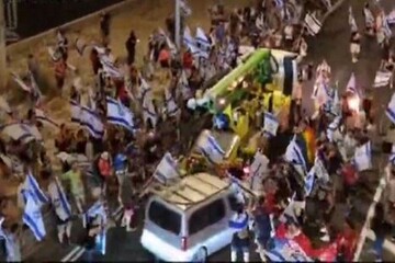 نزاع خیابانی مخالفان و موافقان در تل‌آویو/ معترضان زیر گرفته شدند