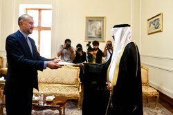 السفير السعودي في إيران يقدم أوراق اعتماده لأمير عبداللهيان