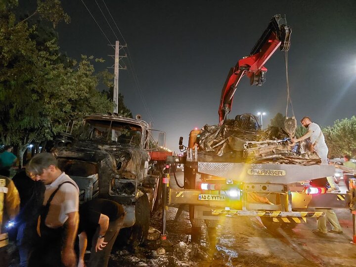 برخورد تریلی با ۴ خودرو در کمربندی اسلامشهر/ یک نفر فوت شد 