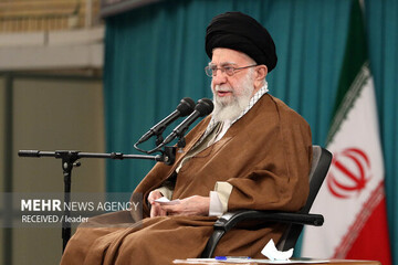 قائد الثورة الإسلامية: جادون للغاية في مواجهة العدو