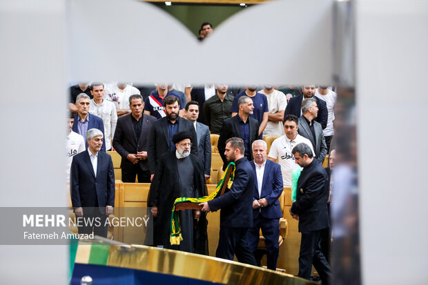 خادمان حرم امام رضا (ع) در مراسم تجلیل از قهرمانان و مدال آوران ورزش حضور دارند