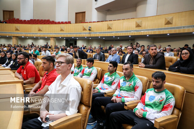 ورزشکاران ملی پوش در مراسم تجلیل از قهرمانان و مدال آوران ورزش حضور دارند