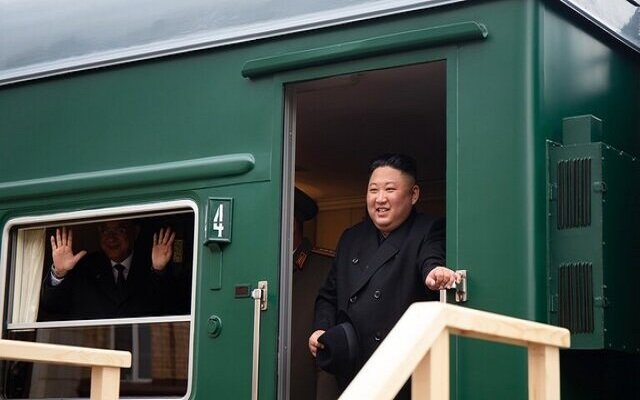 Kuzey Kore lideri Kim'i taşıyan zırhlı tren Rusya'ya ulaştı