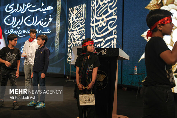 علیرضا زاکانی شهردار تهران در مراسم عزاداری فرزندان ایران حضور دارد
