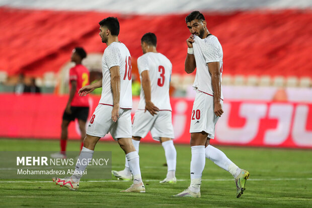 شهریار مغانلو در حال شادی پس از به ثمر رساندن گل چهارم تیم ملی فوتبال ایران در دیدار تیم های ملی فوتبال ایران و آنگولا است 