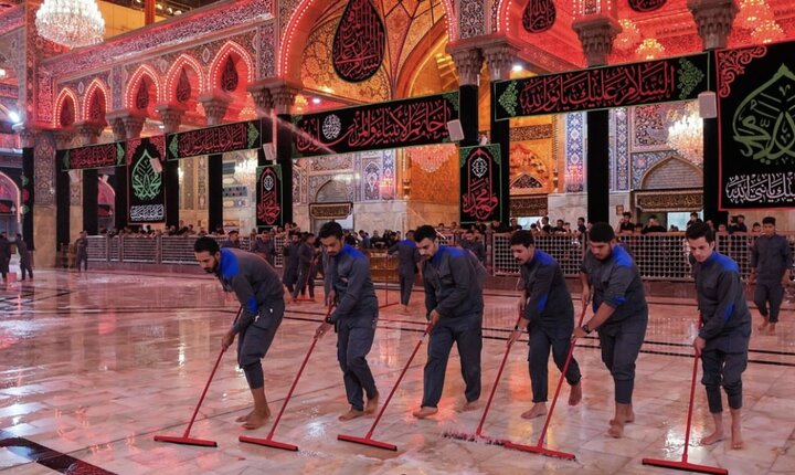 امام حسین ع کے حرم مطہر کو غسل دینے اور فرش نو بچھانے کے ایمان افروز مناظر