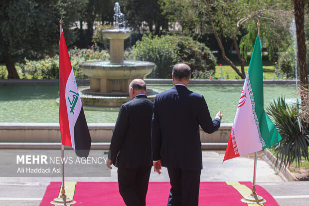 عراق کے وزیر خارجہ کا تہران میں استقبال
