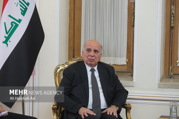 فواد حسین، وزیر امور خارجه عراق در محل دیدار با حسین امیر عبداللهیان، وزیر امور خارجه حضور دارد