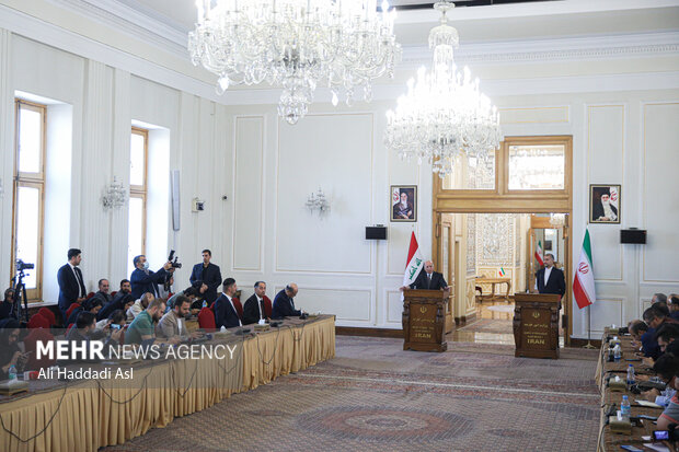 عراق کے وزیر خارجہ کا تہران میں استقبال
