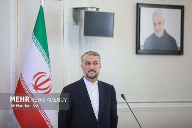 حسین امیر عبداللهیان وزیر امور خارجه ایران در کنفرانس خبری مشترک وزرای خارجه عراق و ایران حضور دارد