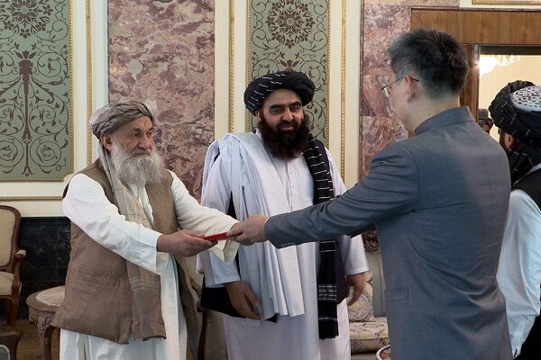 تحویل استوارنامه سفیر جدید چین در افغانستان به مقامات طالبان