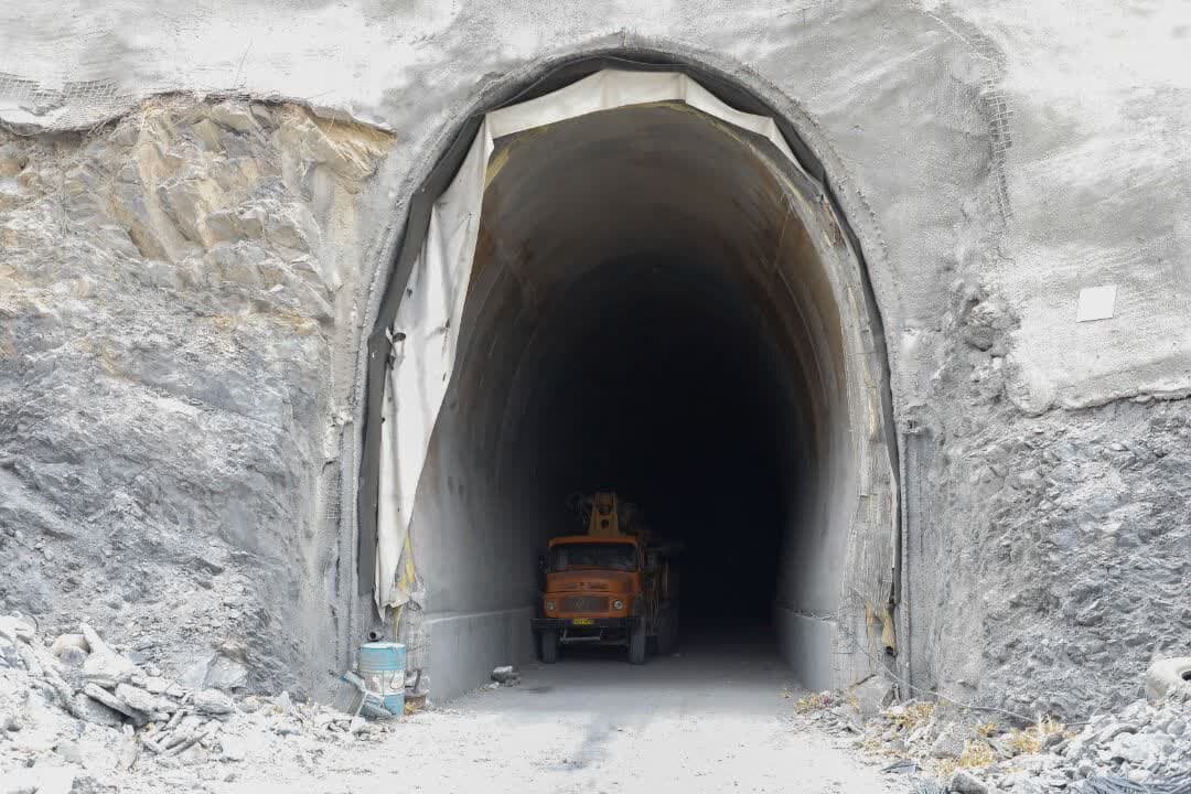 بام ایران منتظر شنیدن سوت قطار در ایستگاه وعدهها