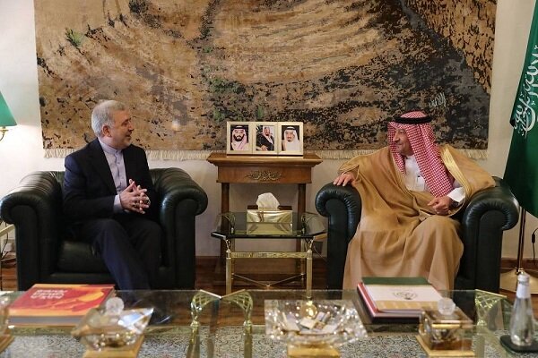  الملك وولي العهد السعودي يتلقيان رسالتين من الرئيس الايراني