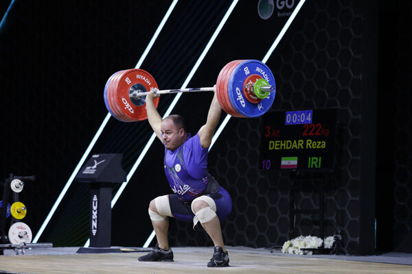 بهترین مربی دنیا هم بیاید نتیجه نمیگیرد/ سکوی تیمی خیانت است