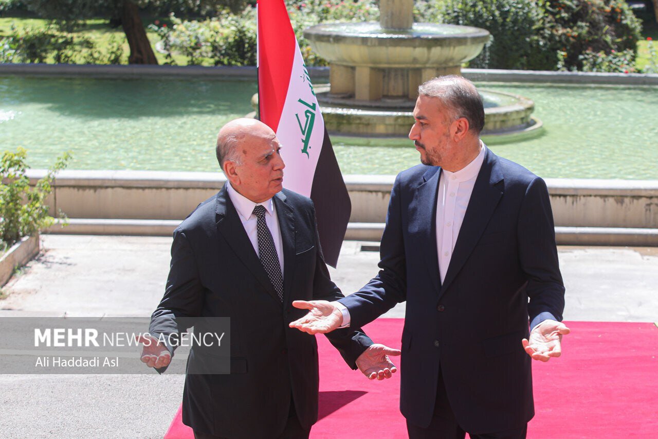 Hossein Amir-Abdollahian and Iraqi Foreign Minister Fuad Hussein