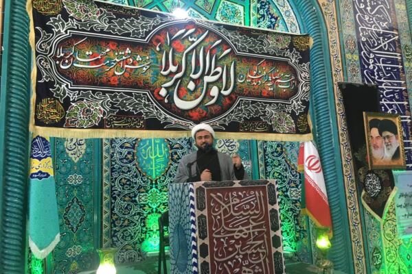 نظام اسلامی برای دفاع از هویت زن اجازه ترویج کشف حجاب را نمی دهد