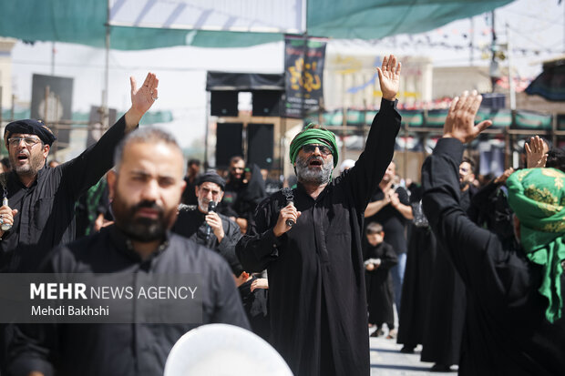 شہادت امام رضا علیہ السلام کی مناسبت سے حرم حضرت معصومہ (س) میں عزاداری
