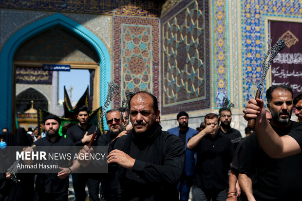 شہادت امام رضا علیہ السلام کی مناسبت سے حرم مطہر میں عزاداری
