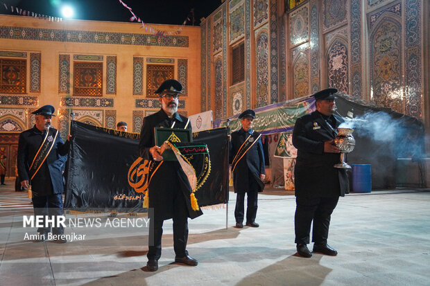 لاله گردانی شب شهادت امام رضا (ع) در شیراز