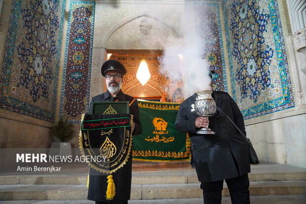 لاله گردانی شب شهادت امام رضا(ع) در شیراز