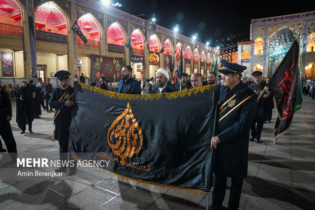 لاله گردانی شب شهادت امام رضا(ع) در شیراز