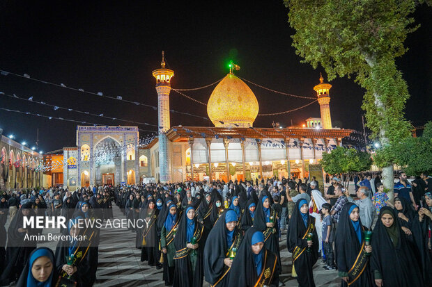 لاله گردانی شب شهادت امام رضا(ع) در شیراز