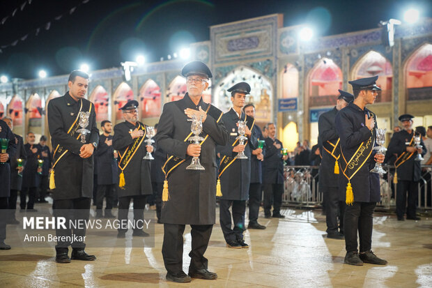 لاله گردانی شب شهادت امام رضا(ع) در شیراز