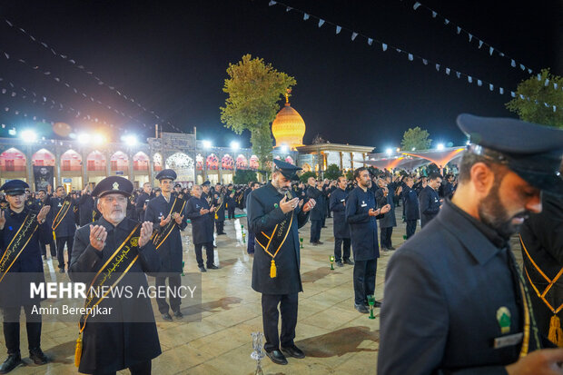 لاله گردانی شب شهادت امام رضا(ع) در شیراز