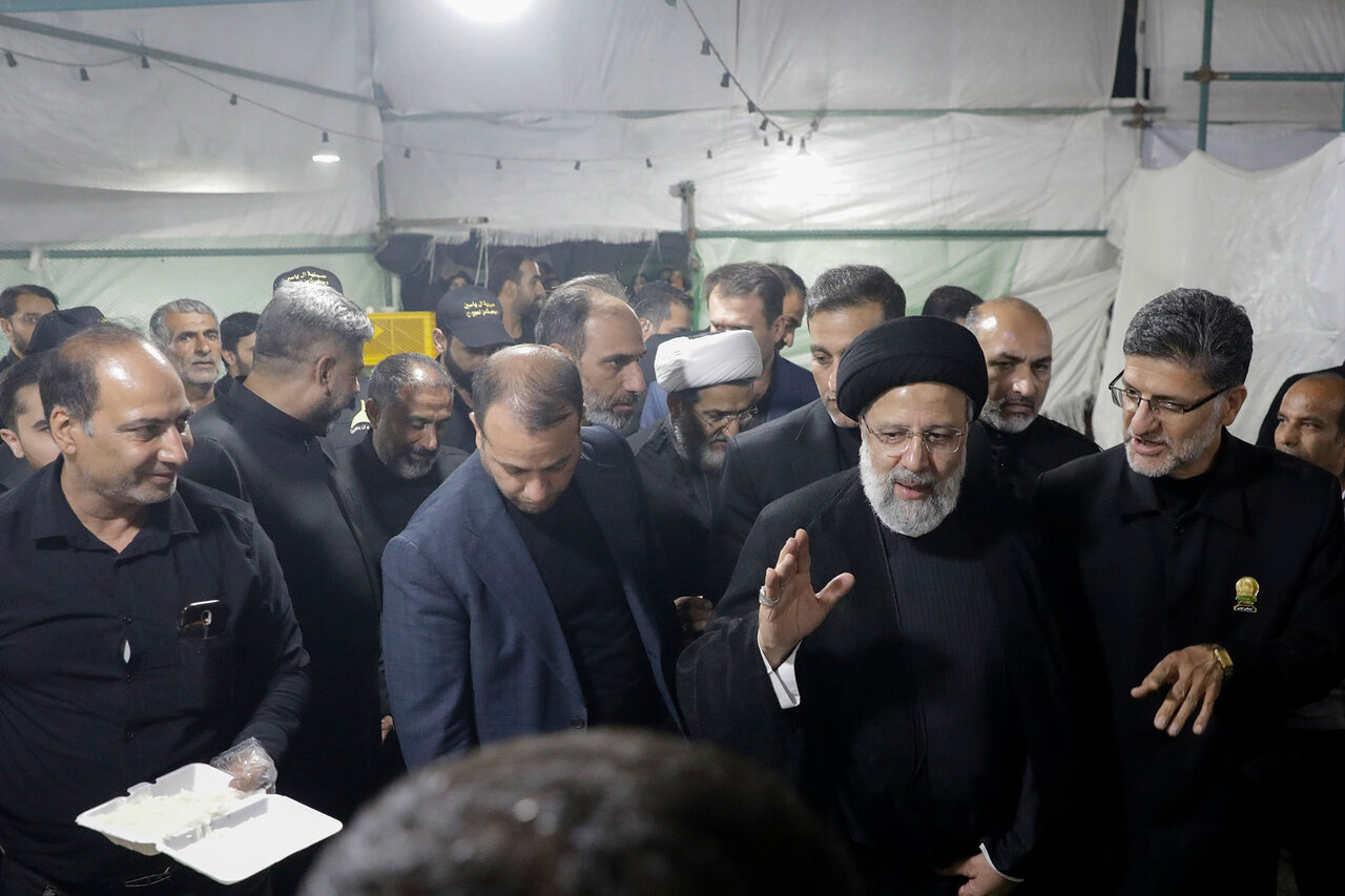 مشهد درسالروز شهادت امام رضا(ع) غرق ماتم/آمده ام ای شاه پناهم بده