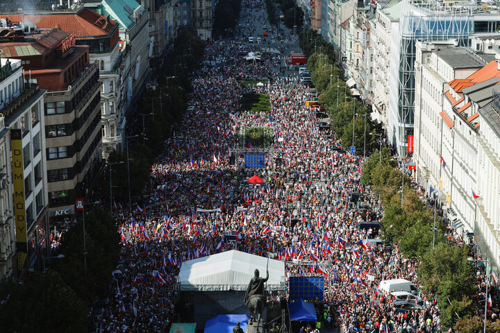 Czechs rally in Prague to protest against gov't