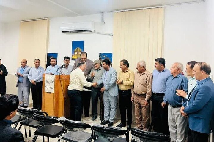 کتاب «بر دامنه گورگاه» رونمایی شد کتاب «بر دامنه گورگاه» رونمایی شد