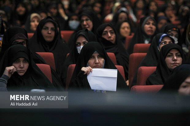 همایش مدیران انقلابی و تمدن ساز مدارس شهر تهران صبح روز یکشنبه ۲۶ شهریور ماه ۱۴۰۲ با حضور حجت الاسلام سید ابراهیم رئیسی، رئیس جمهور و رضا مراد صحرایی وزیر آموزش و پرورش در تالار بزرگ کشور برگزار شد