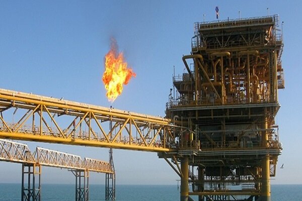 لتطوير حقول النفط.. ايران توقع عقود بقيمة تزيد عن 13 مليار دولار