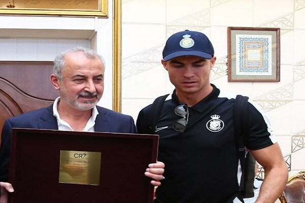 فرش ایرانی زیر پای کریستیانو رونالدو و سادیو مانه