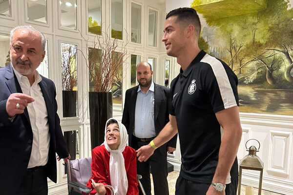 VIDEO: Disabled fan meets Ronaldo in Tehran