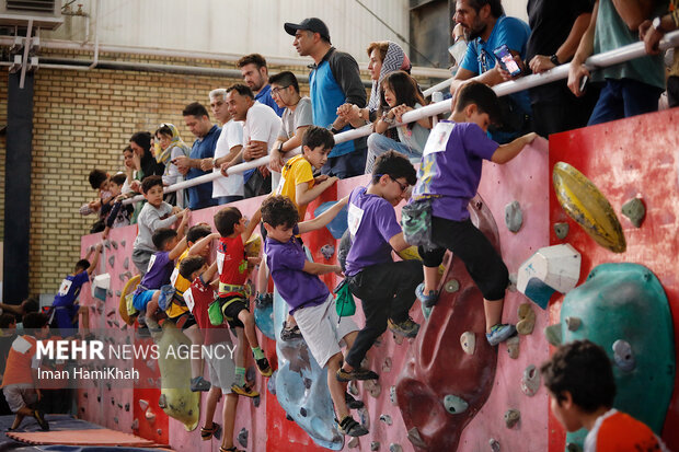 مسابقات کشوری سنگنوردی نونهالان و نوجوانان در همدان