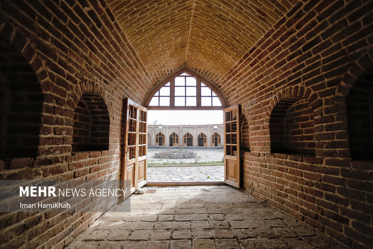 «تاج آباد»؛ کاروانسرای مدور ایران
