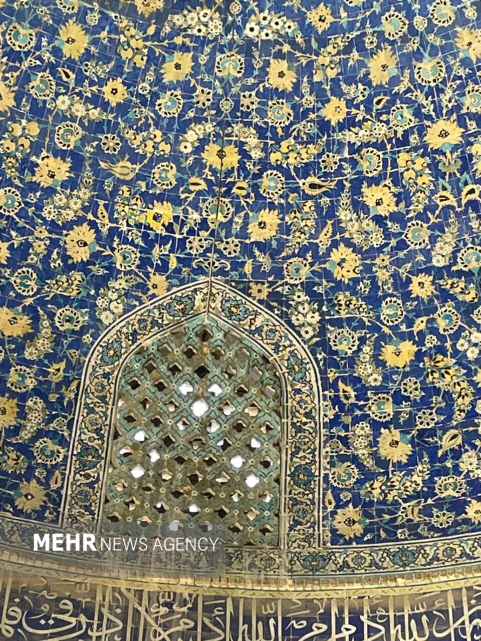 ترک بر گنبد و ستون‌های مسجد جامع اصفهان/ نقش‌جهان فرومی‌نشیند 