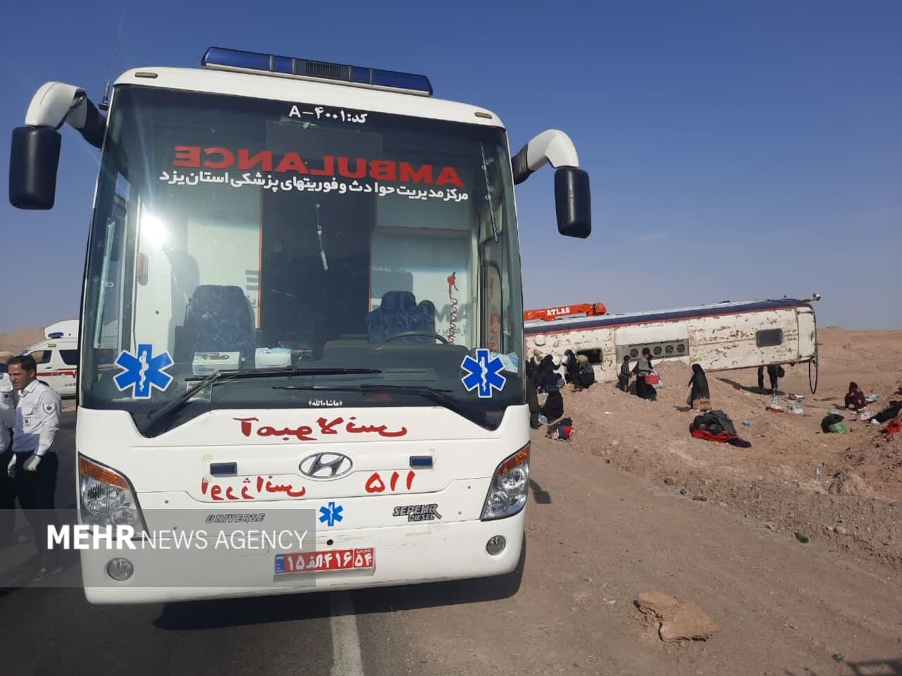 تصاویری از اتوبوس واژگون شده در محور خرانق