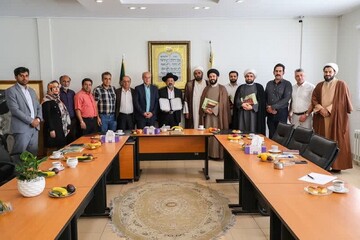 جمعی از روحانیون حوزه علمیه تهران با انجمن کلیمیان دیدار کردند