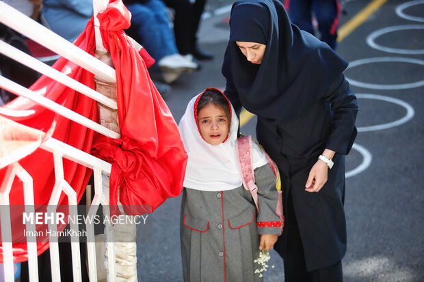 آیین جشن شکوفه ها در همدان