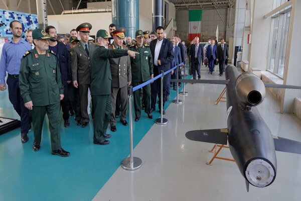 Rusya Savunma Bakanı, İran yapımı silahları inceledi