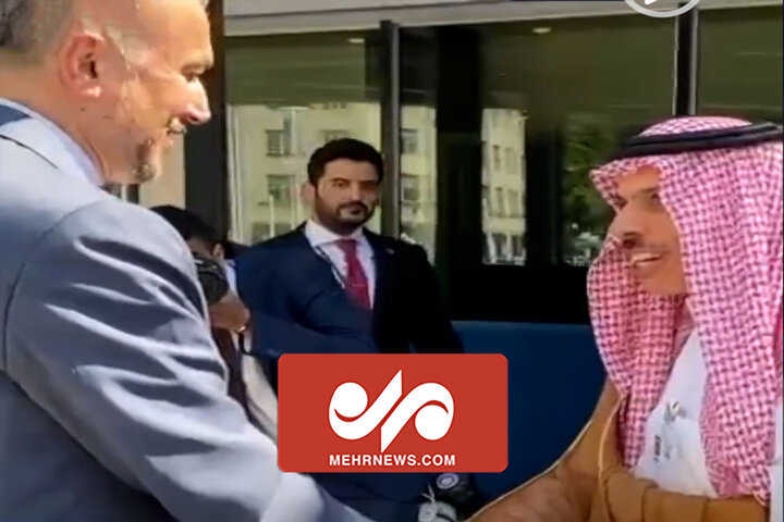 Emir Abdullahiyan ve Bin Ferhan arasında samimi görüşme Emir Abdullahiyan ve Bin Ferhan arasında samimi görüşme