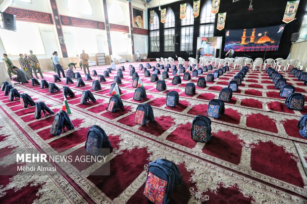 ۶هزار و ۱۰۰ بسته تحصیلی به دانش‌آموزان هرمزگانی اهدا شد