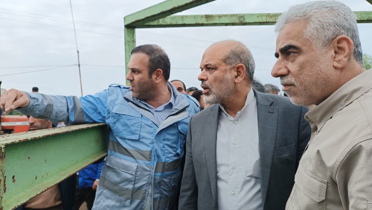 بازدید وزیر کشور از مناطق سیل زده آستارا بازدید وزیر کشور از مناطق سیل زده آستارا